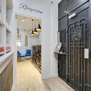 Hotel Riviera Elysees, Parigi