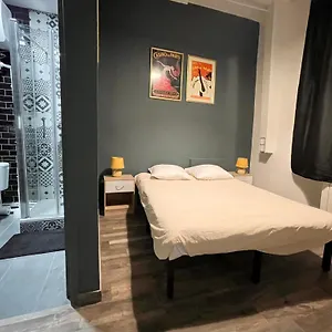 호스텔 두 글로브, 파리